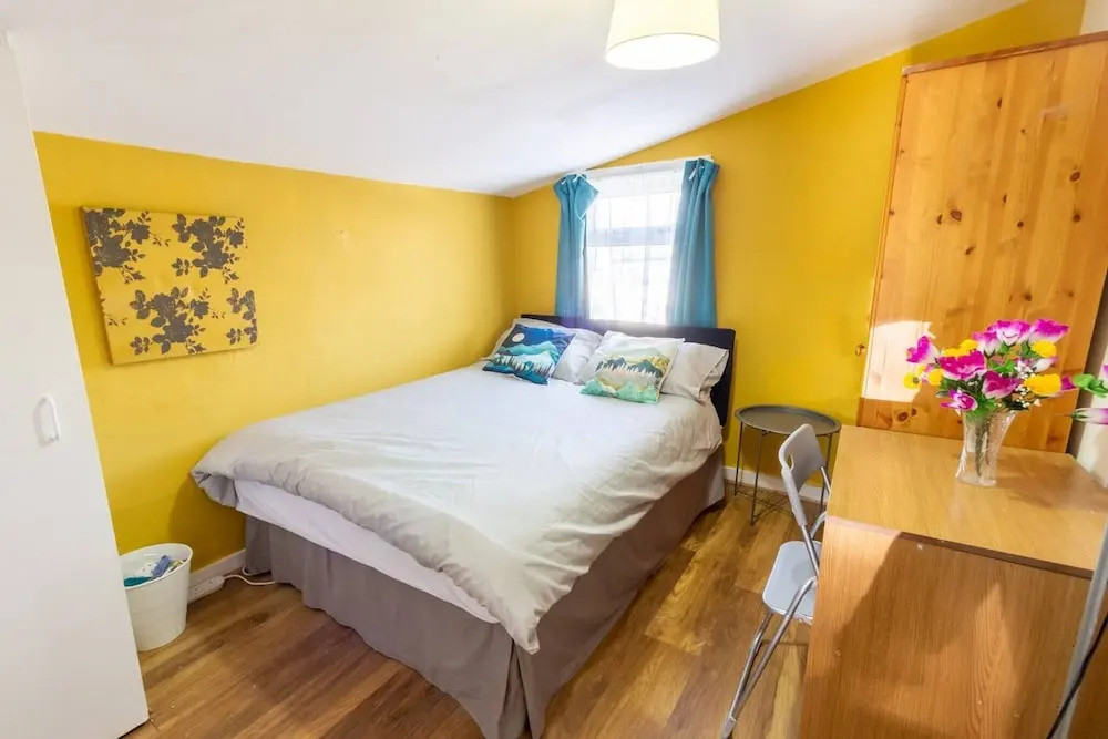 Authentic London - Four Bedroom Victorian House