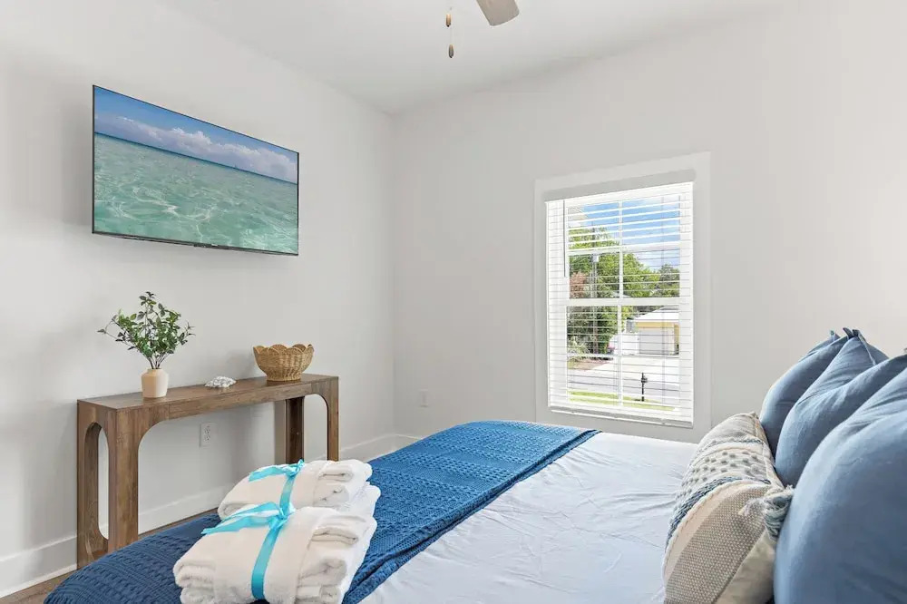 Spacious 6BR Beach Home Sleeps 15 Relax & Reconnect at Coastal Breeze