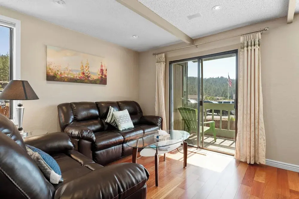 Lakeview Condo