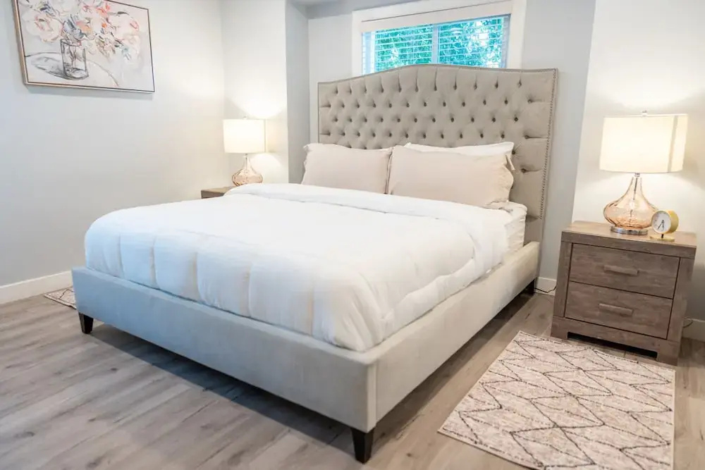 Upscale Upgraded Beautiful Spacious 3BR House in Encino Fully Renovated With Garage Very Large Fenced Yard Patio AT END OF Cul-de-sac p84
