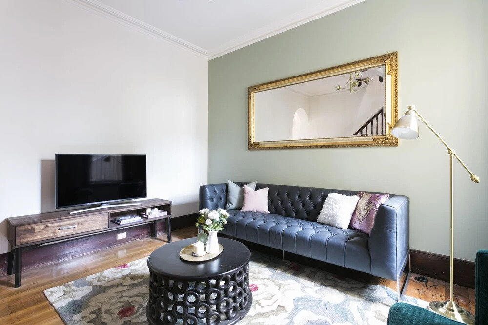 Spacious 3 Bedroom Minutes To CBD