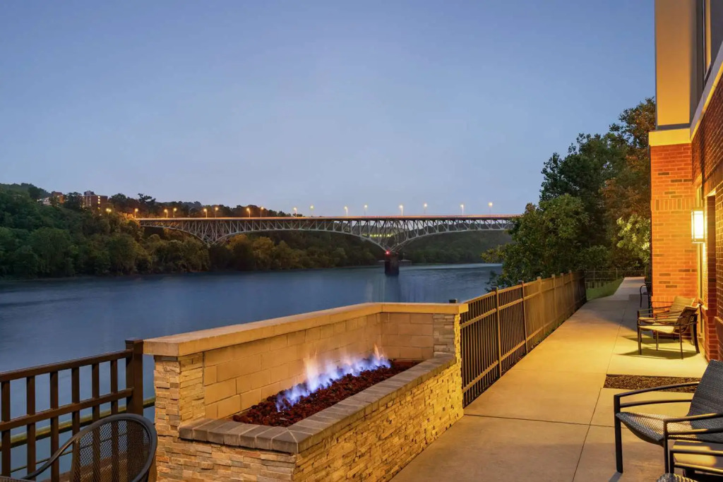 Hampton Inn & Suites Pittsburgh Waterfront West Homestead