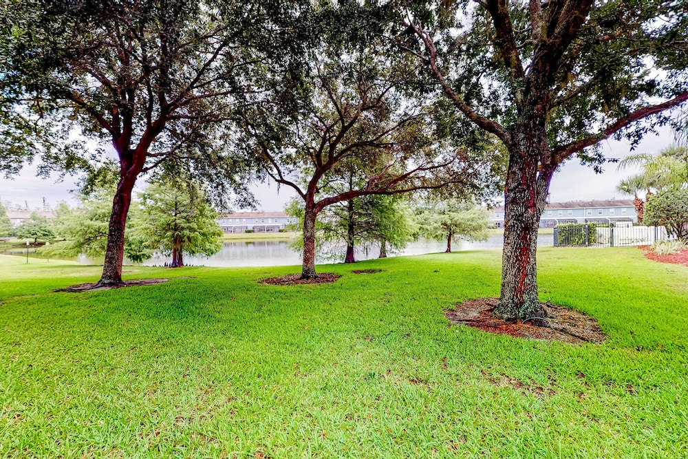 Gated-entry Townhome, With Shared Pool, Central AC, Near Theme Parks