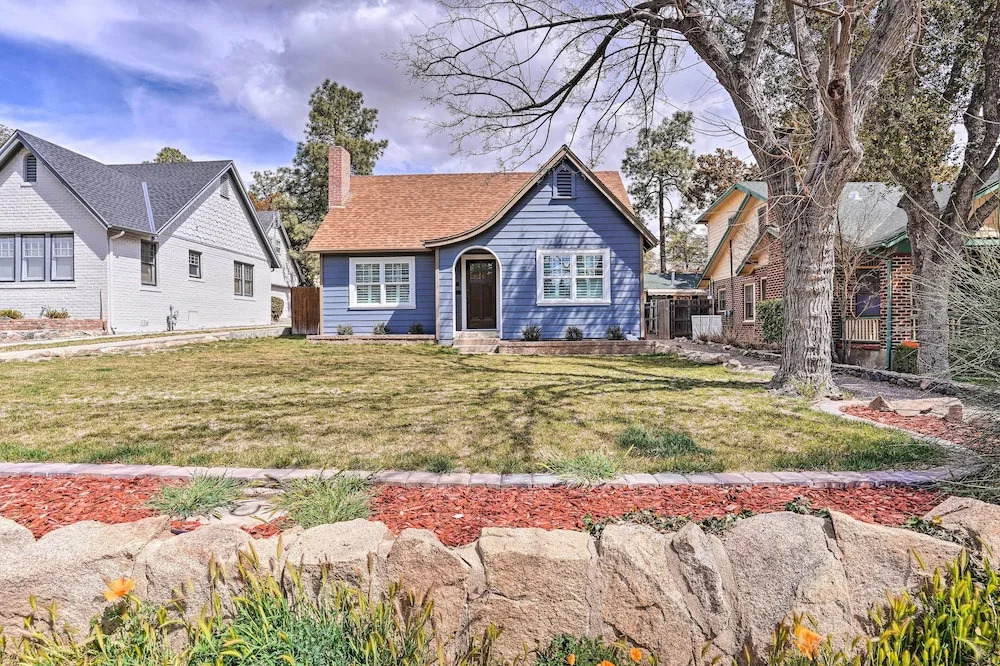 Walk Dtwn Prescott: Historic Home w/ Patio