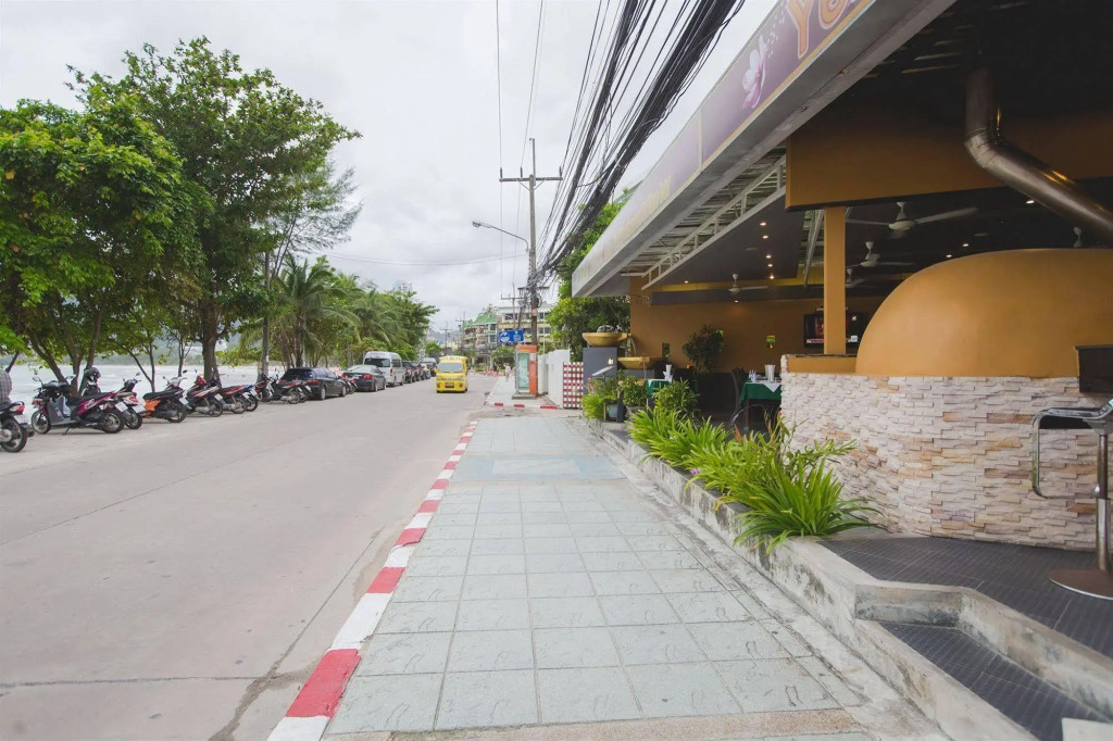 The Front Hotel and Apartments