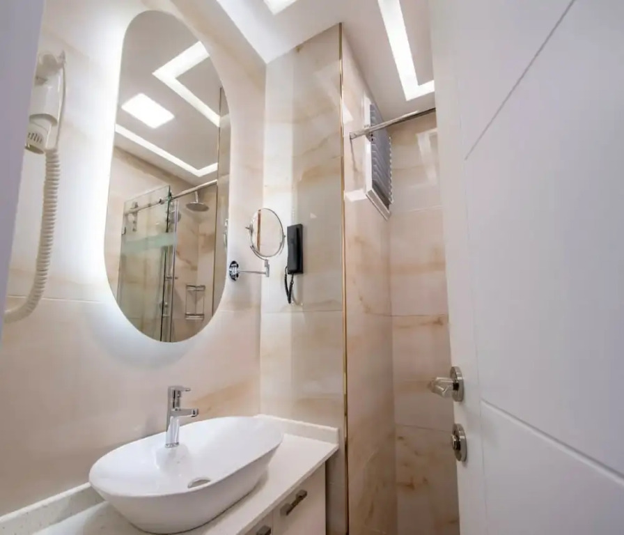 Отель Maa Hotel and Suites