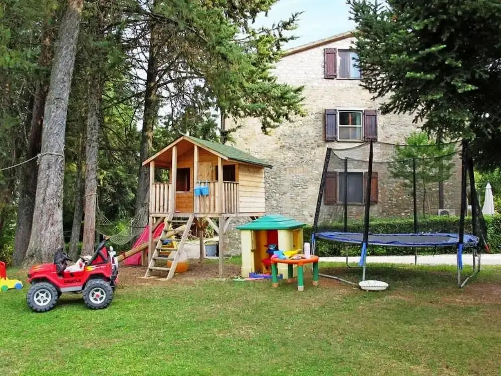 Apartment With 2 Bedrooms in Ramazzano - Le Pulci, With Pool Access and Furnished Garden - 55 km From the Slopes