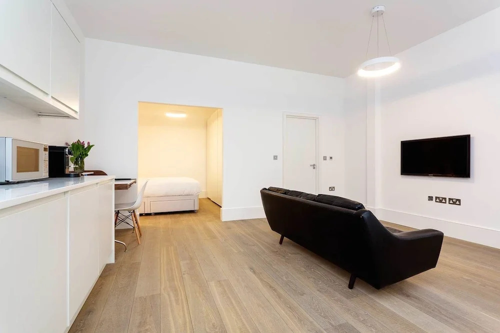 Contemporary Studio in Swiss Cottage