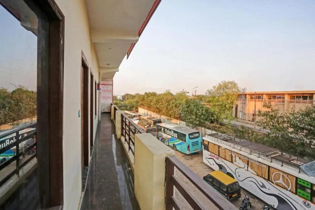 OYO Flagship 70297 Royal Palace Guest House