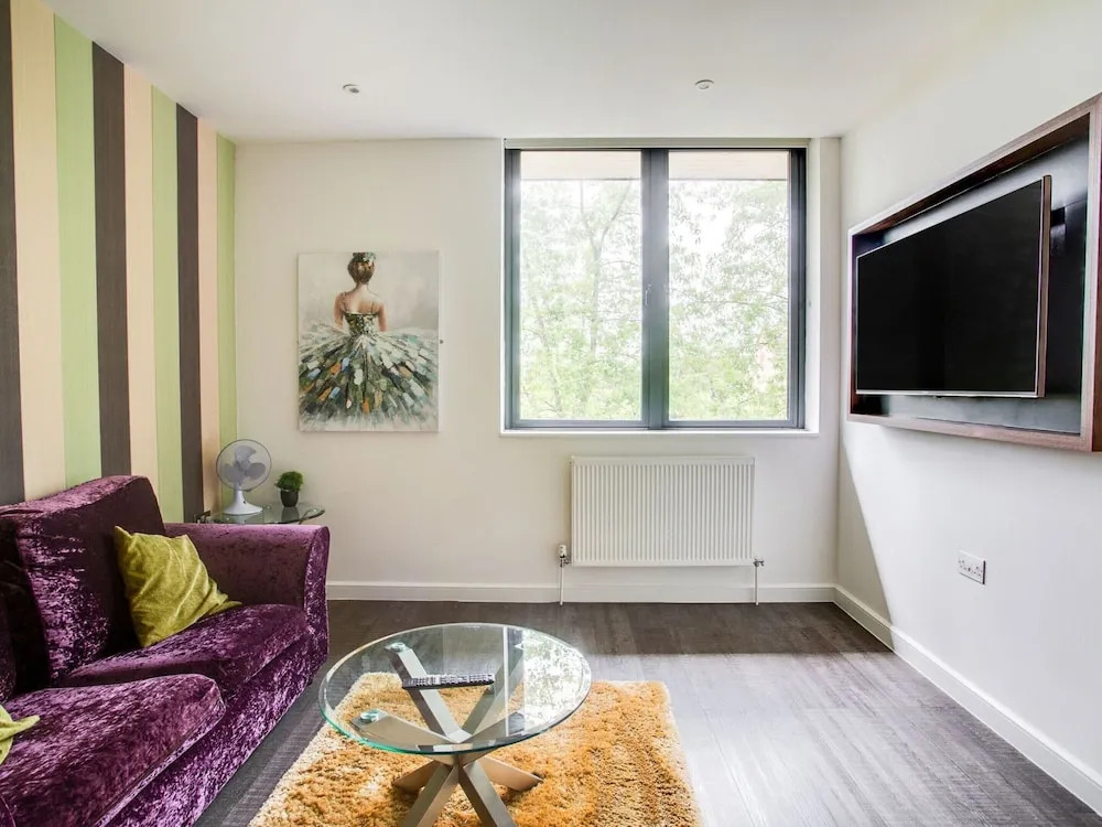Urban Apartment in South East for 2 near Canary Karaoke