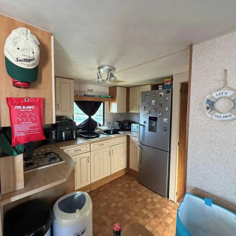 Static Caravan Sleeps 8 With Indoor Pool
