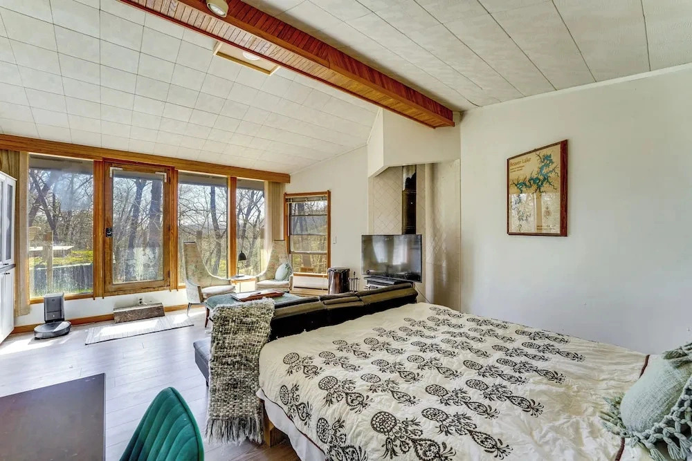 Beaver Lake Group Retreat w/ Decks: 2-unit Combo