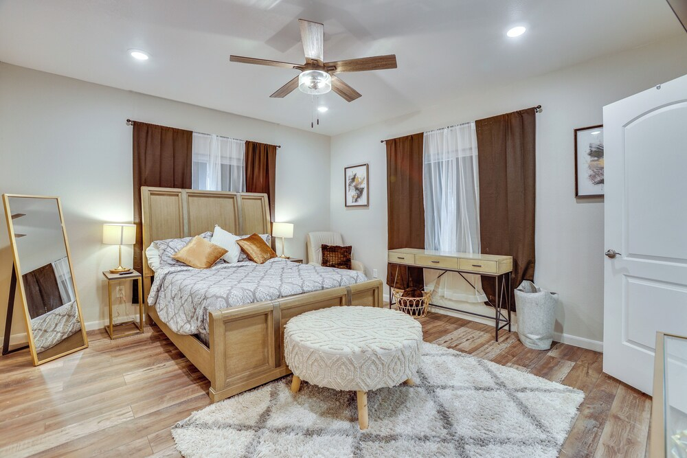 Sleek & Central! Houston Stay Near Med Center