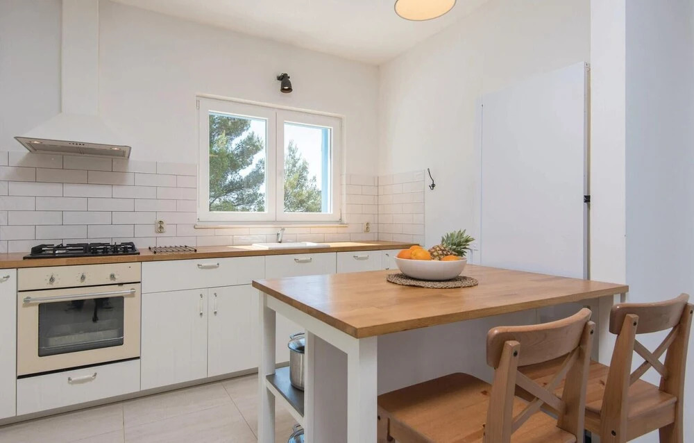 Beautiful Home in Zrnovo With Wifi and 3 Bedrooms