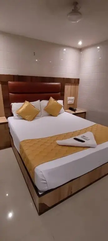 Hotel Sai Suites - Near Dadar Station