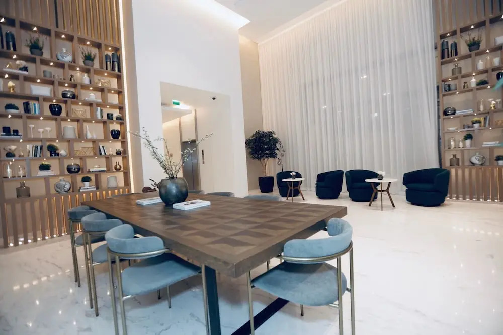 City Nights- 1B BLVD CRESCENT Tower 1