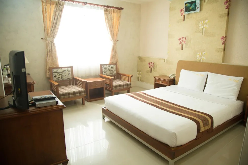 Golden Plus Hotel