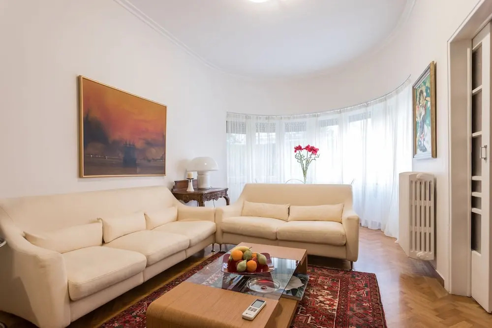 Elegant & Spacious 2bdr Flat