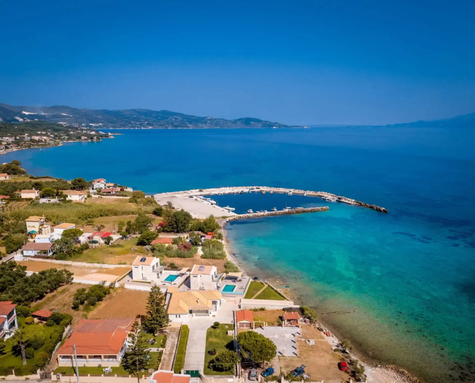Sea Elegance Villa - On the Beach, by ZanteWize