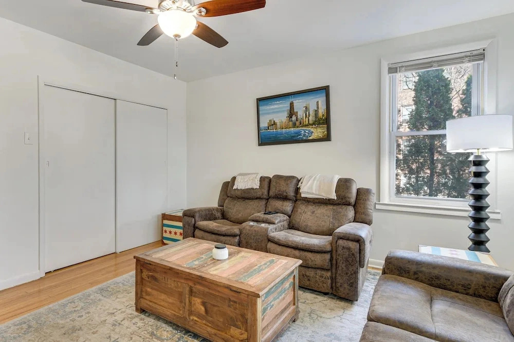 Spacious Chicago Group Home! Walk to Train & Eats