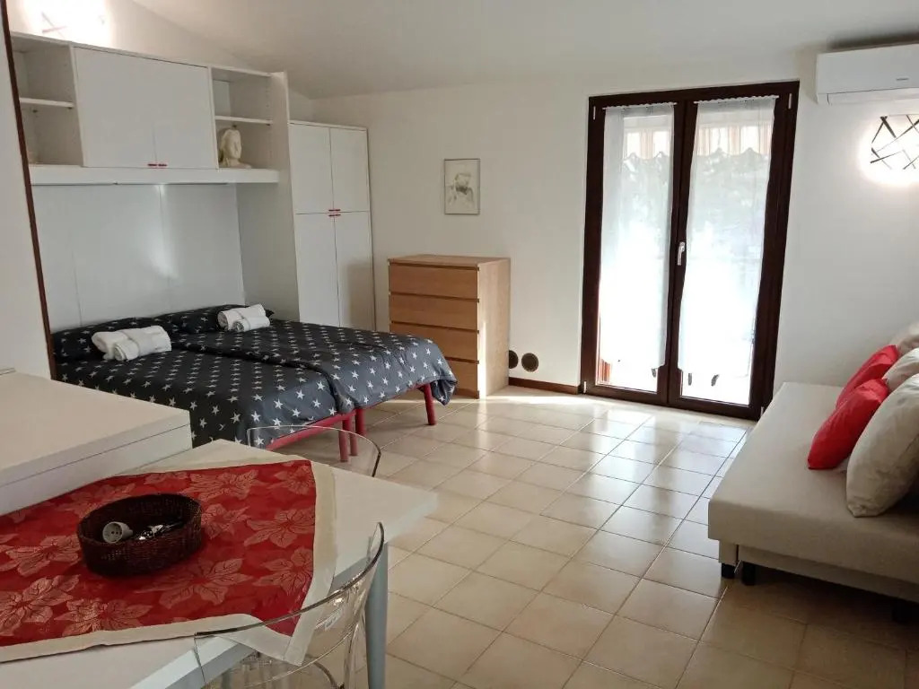 Casa Lugana 1 - Monolocale con piscina fronte lago