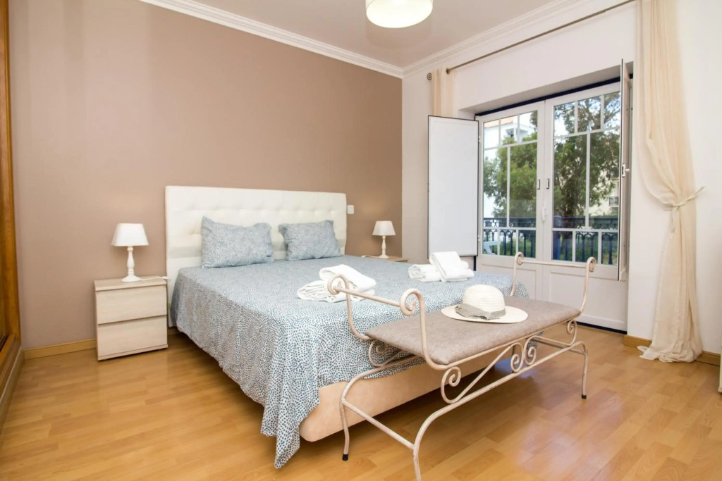 Oura Sunrise II Apartment by Stay-ici, Algarve Holiday Rental