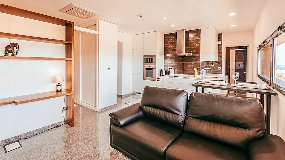Trendy Apartment River View By Gthouse