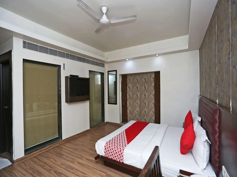 OYO 13758 XS Residency