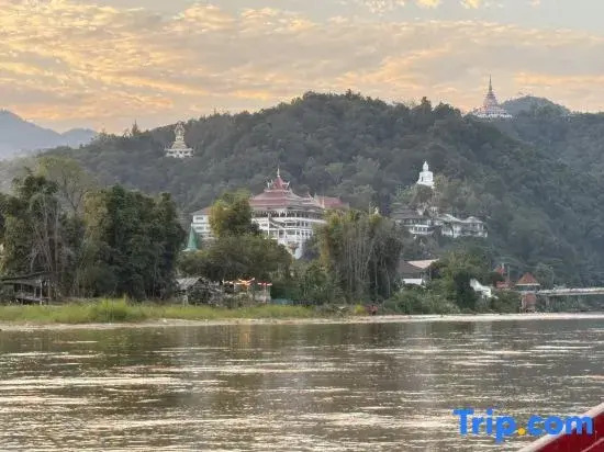 Nicha villa riverfront Thaton