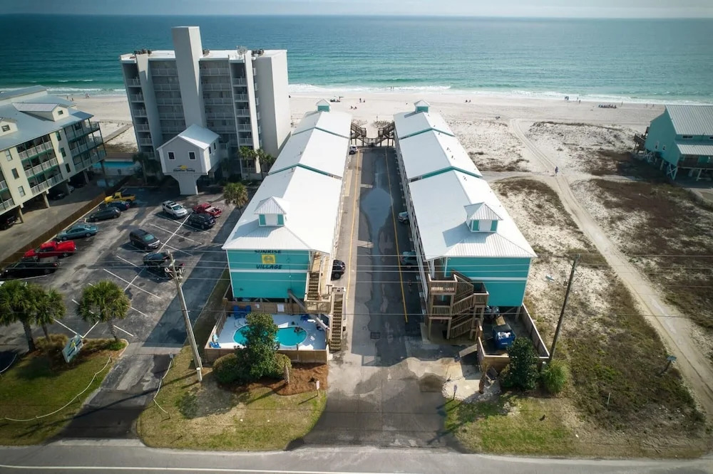 Fantastic Condo in Gulf Shores Directly on the Beach With Pool Covered Parking