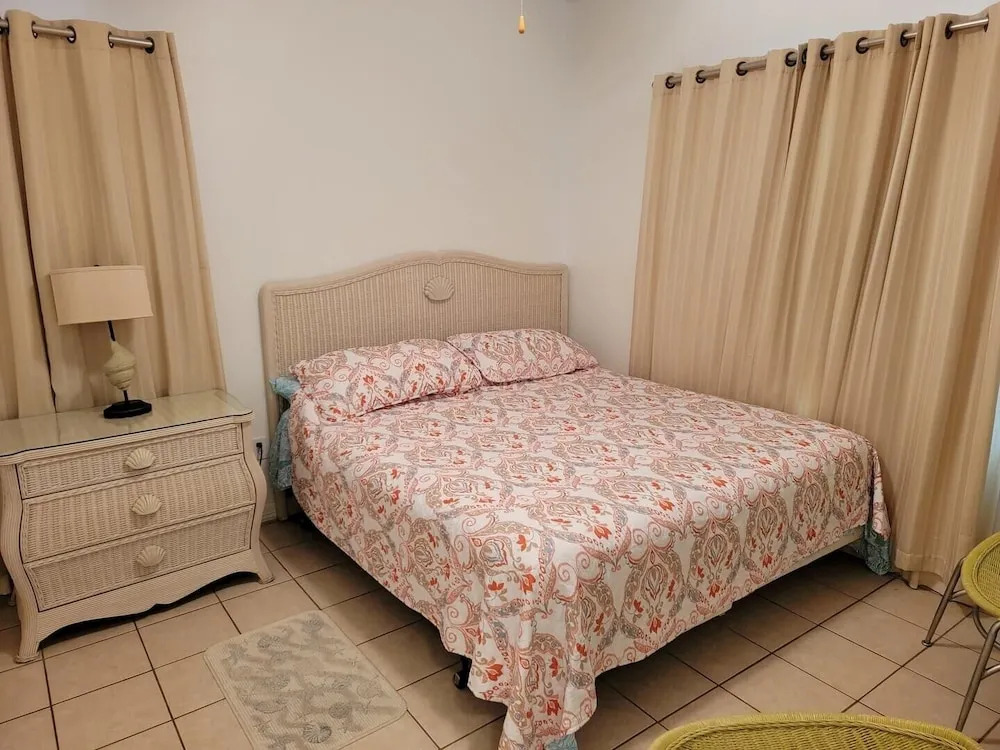 Sparkling Pool Easy Walk to Beach Los Cabos 2 Bedroom Home by Redawning