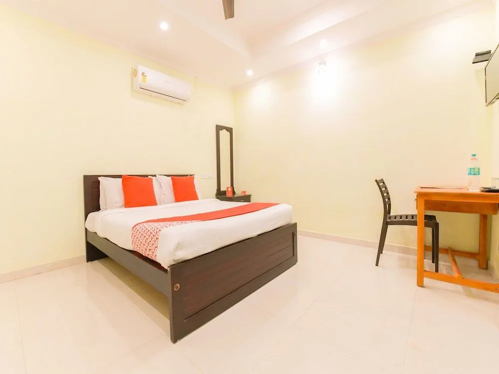 OYO 11529 Diamond Residency