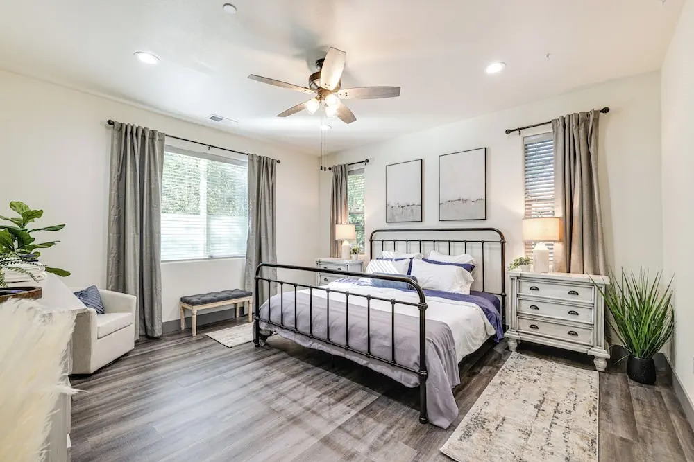 Game Room & Patio: Picturesque Home in Sonora