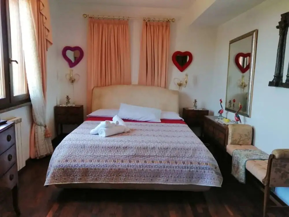 Villa Sleeps 6 With Garden and Gym