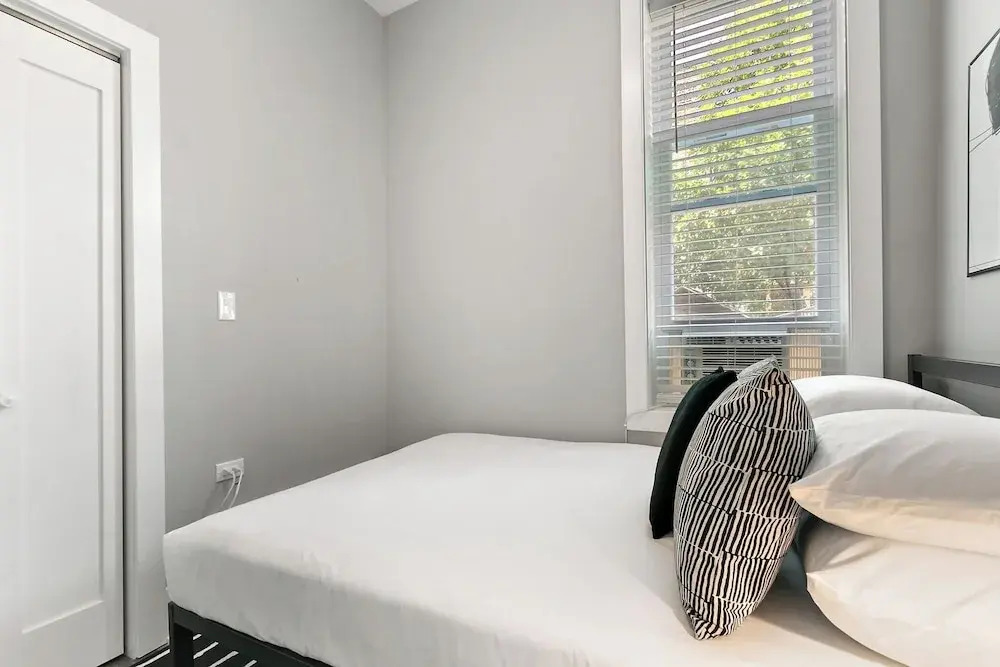 Comfort 2BR - Erie 1R