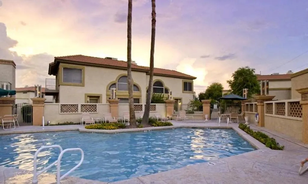 Resort Community: Three Heated 24/7/365 Pools; ½ mile walk to N. Mtn. Preserve!