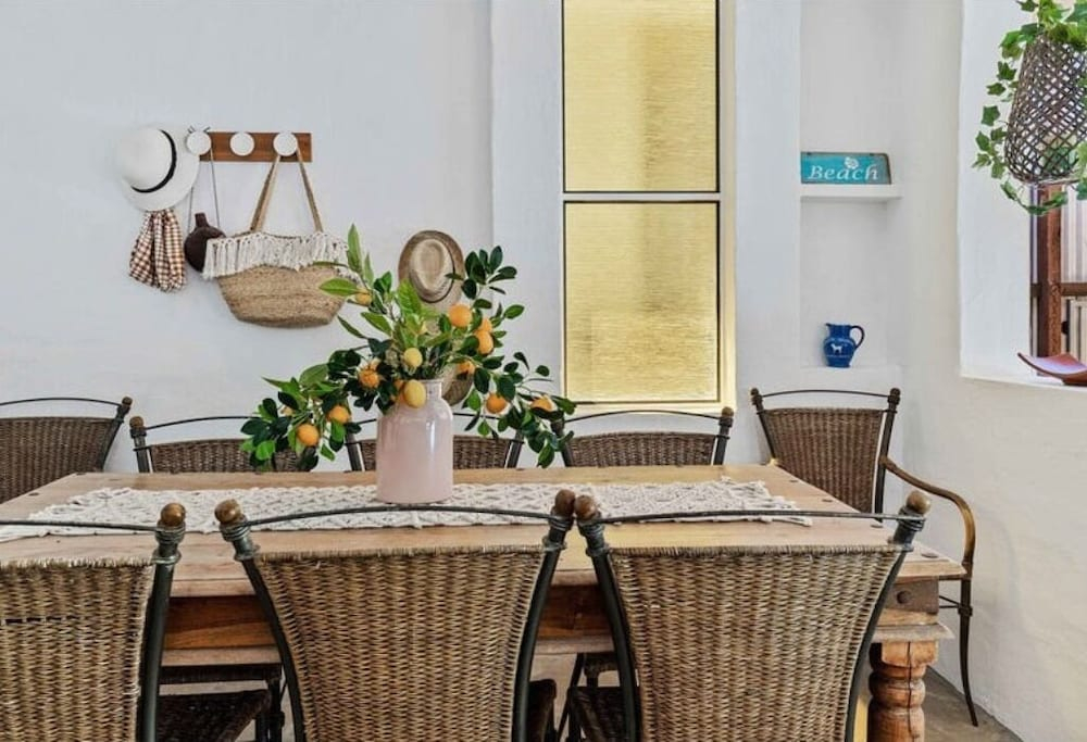 Burleigh Coastal Escape 4BR Home