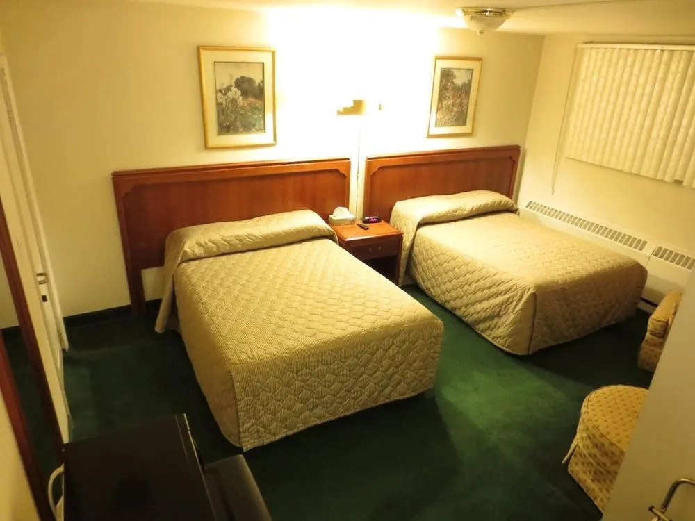 Canadiana Motel