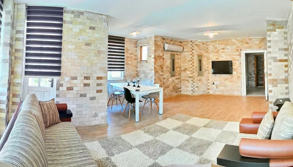 Arya Suites