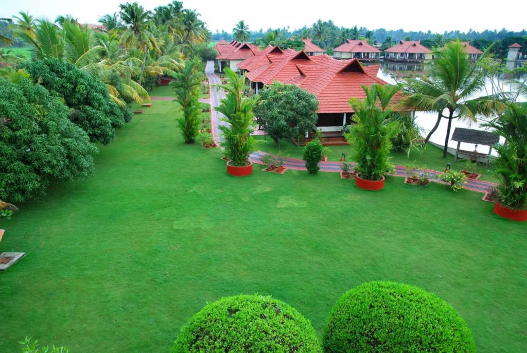 Sterling Lake Palace Alleppey