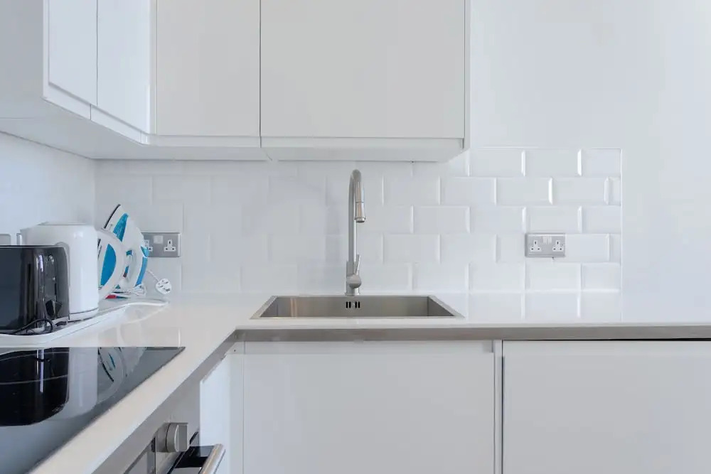 Modern 2 Bedroom Apartment Near Queens Park