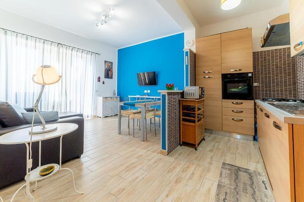 Sea View Flat - close to the Beach
