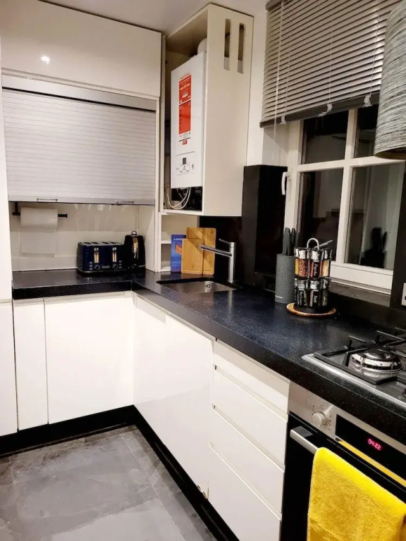 Stepney Green Gated Area with Parking & Garden