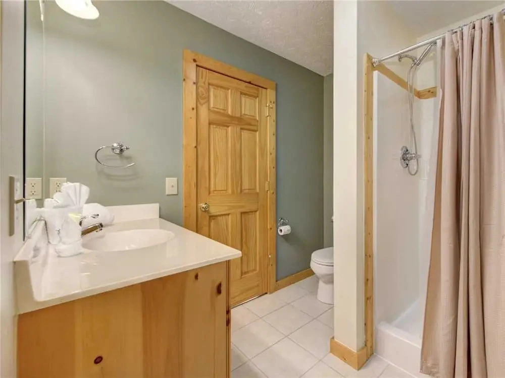 Timeless Mountain View, 3 Bedrooms, Pool Access, Hot Tub, Arcade, Sleeps 10