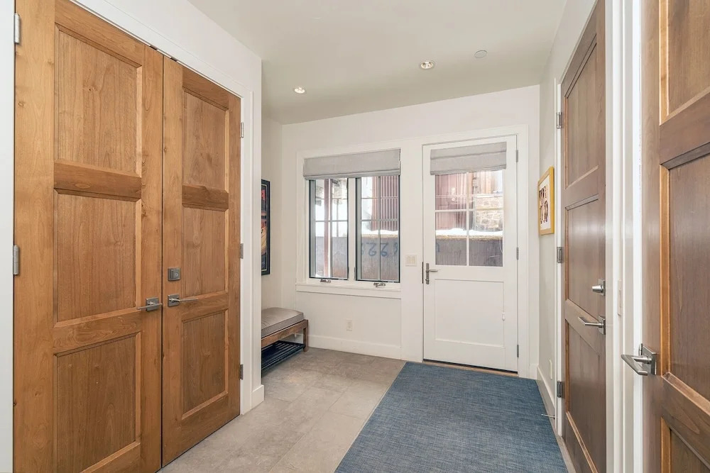 330 W Pacific B 3 Bedroom Townhouse by RedAwning