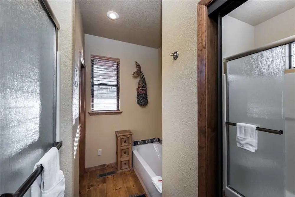 Casa Wildwood, 4 Bedrooms, Sleeps 8, Air Hockey, Ping Pong, Hot Tub