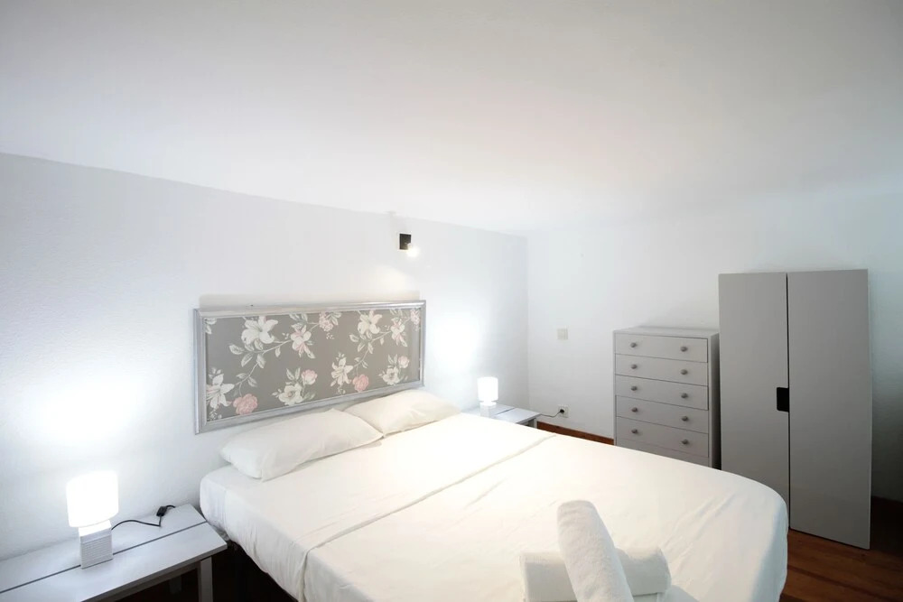 Dúplex en Bajos con Cama de Matrimonio y WiFi Metro Bilbao