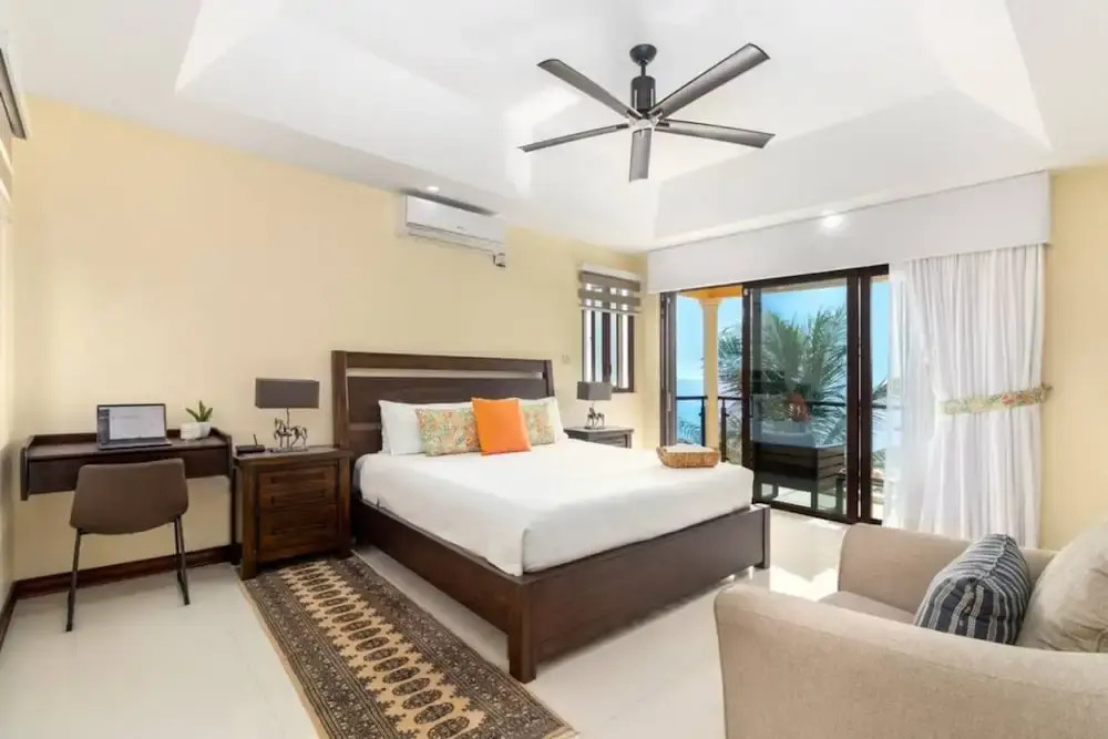 Breathtaking Oceanfront Luxe Villa in Tower Isle Jacuzzi Pool Fully Staffed