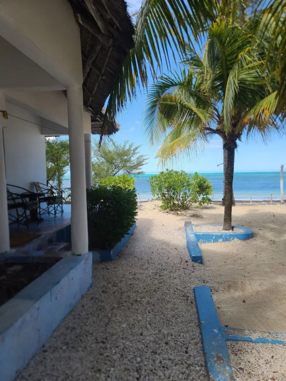 Oasis Beach Inn