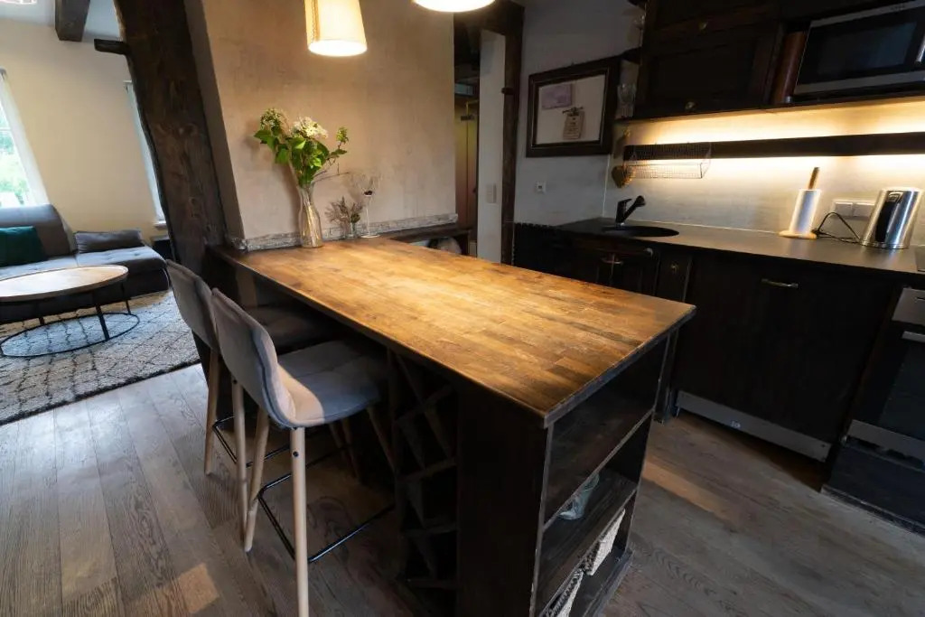Unique 3 floor apartment. Garden, great location!